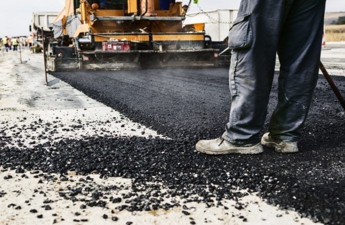 أمانة عمّان تباشر أعمال تعبيد ليلية لعدد من الشوارع الرئيسية مساء الاثنين