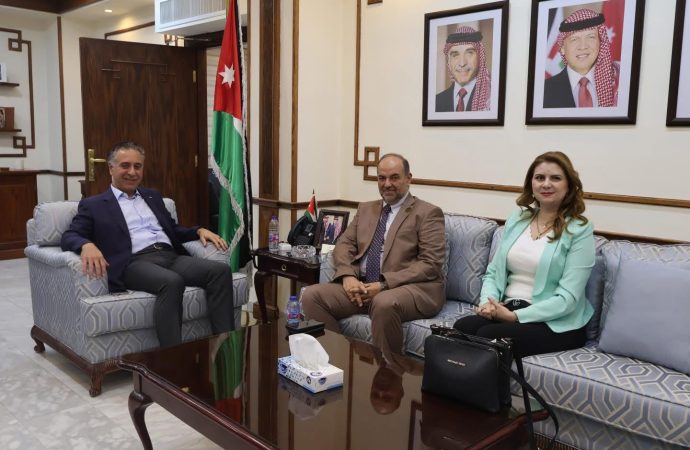 مجلس الأعمال الأردني الأمريكي يلتقي معالي المهندس يعرب القضاة وزير الصناعة والتجارة الاردني في مقر الوزارة.
