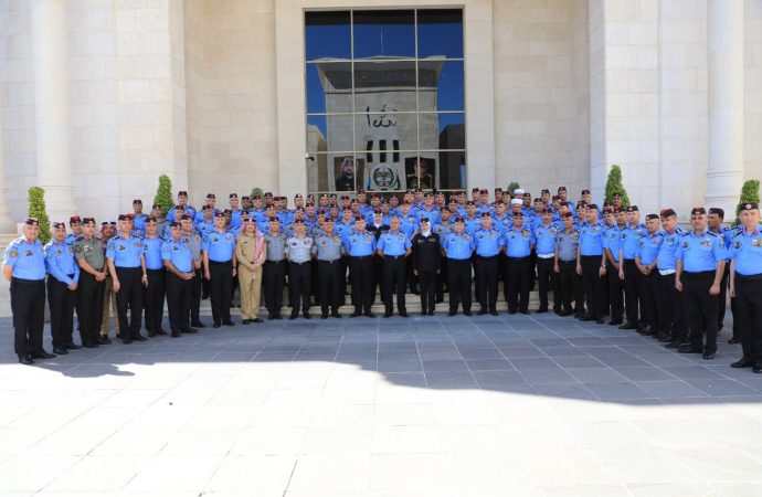 اللواء المعايطة يقلّد كبار الضباط رتبهم الجديدة