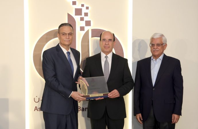 بنك الأردن يتوّج مسيرة ستة عقود من الإنجاز بتكريم من جمعية البنوك