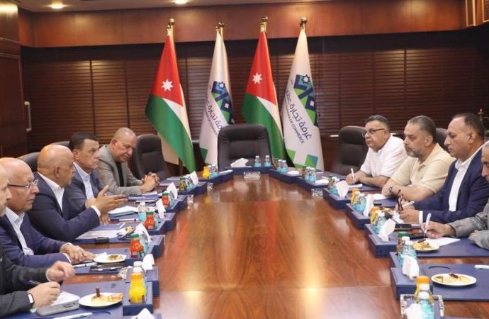 تجارة عمّان ونقابة أصحاب مكاتب تأجير السيارات تبحثان تحديات القطاع