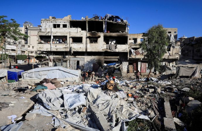 استشهاد 10 فلسطينيين في غزة جراء غارات إسرائيلية
