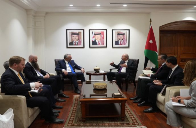 الصفدي وكبير مستشاري ترامب للشؤون العربية والشرق أوسطية يبحثان تطورات الأوضاع في المنطقة
