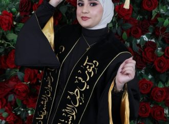 العم إبراهيم شديفات وعائلته يهنئون الدكتورة راما رضوان الشديفات بمناسبة تخرجها من كلية طب الأسنان في الجامعة الأردنية