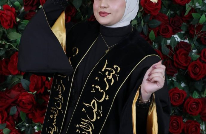 العم إبراهيم شديفات وعائلته يهنئون الدكتورة راما رضوان الشديفات بمناسبة تخرجها من كلية طب الأسنان في الجامعة الأردنية