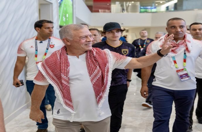 الملك للنشامى: أسستم لنجاحات مقبلة.. ويصف الجماهير الأردنية بالوفية