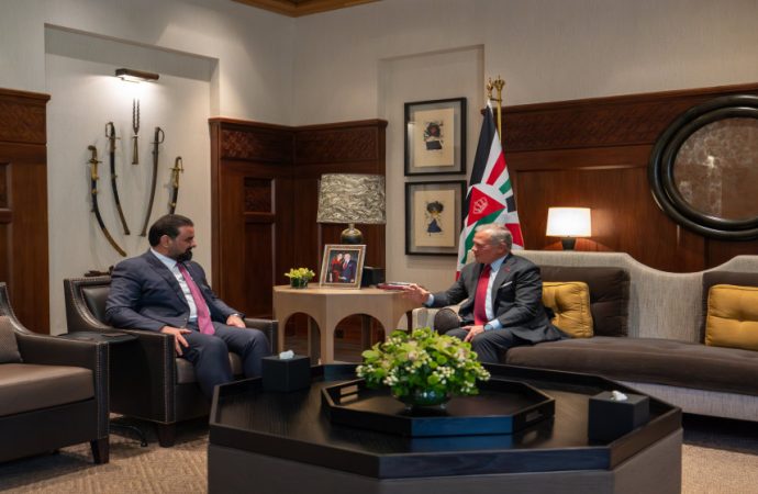 الملك يؤكد خلال لقائه الحلبوسي أهمية تعزيز العلاقات المتينة بين الأردن والعراق