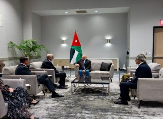 الملك يلتقي عمدة مدينة أرلينغتون في ولاية تكساس الأميركية جيم روس