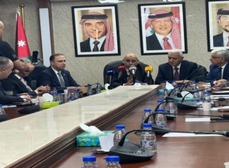 المومني: الحكومة تساند الصحف وتؤكد احترام خطوطها التحريرية