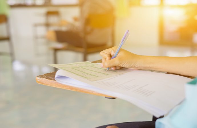 بمشاركة 126 ألف طالب وطالبة.. انطلاق أولى جلسات “التوجيهي” اليوم