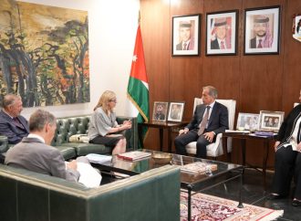 رئيس الوزراء يبحث مع المديرة المنتدبة لشؤون العمليات في البنك الدولي أولويات التعاون المشترك