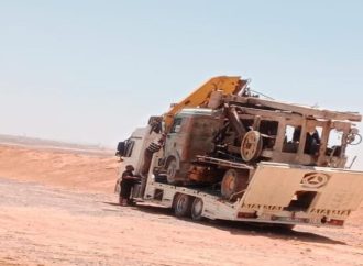 ضبط حفارة مخالفة أثناء حفر بئر مياه غير مرخصة في معان