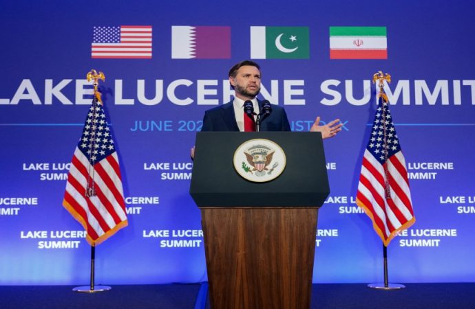 فانس: وضعنا آلية لإبقاء مضيق هرمز مفتوحا