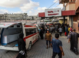 مصابون بقصف طيران الاحتلال الإسرائيلي شقة سكنية في غزة