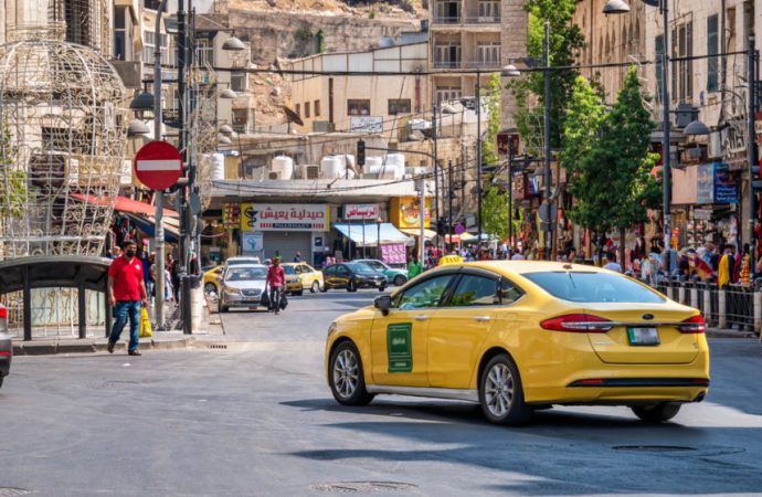 نقابة التكسي: 6 آلاف تكسي من أصل 18 ألفاً عدلت التعرفة