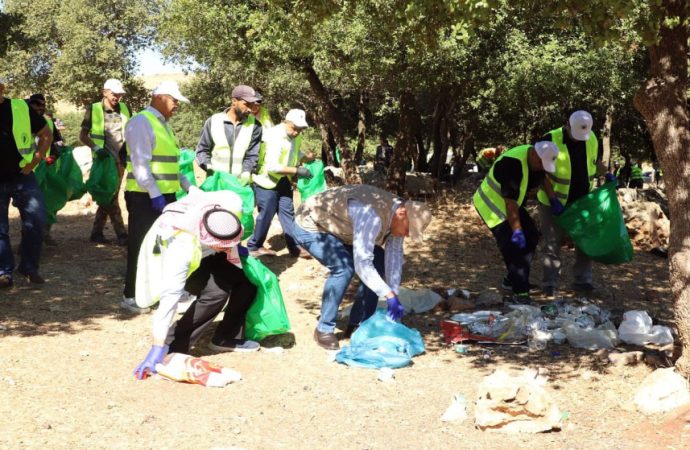 وزارة الأوقاف تنفذ حملة نظافة في غابات برقش