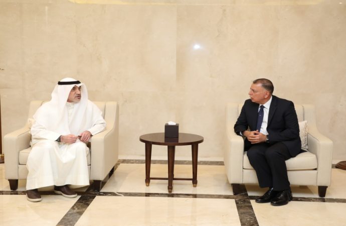 وزير الداخلية يستقبل نظيره الكويتي