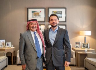 ولي العهد يلتقي مستشار الملك لشؤون العشائر في الديوان الملكي
