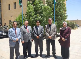 بالصور :  أبو قاعود يقوم  بزيارة ميدانية إلى مديرية التربية والتعليم لمنطقة البادية الشمالية الشرقية .