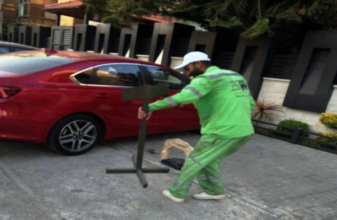 أمانة عمّان: حجز المواقف العامة أمام المحال التجارية مخالفة ولن يُسمح بها