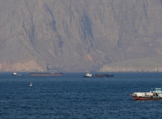الحوثيون يستهدفون ناقلتي نفط سعوديتين قبالة الشقيق