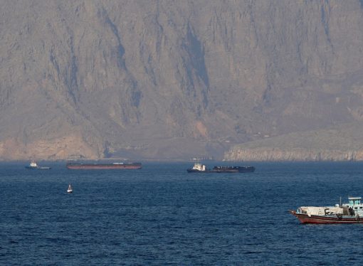 الحوثيون يستهدفون ناقلتي نفط سعوديتين قبالة الشقيق
