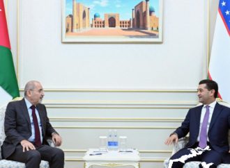 الصفدي يلتقي نظيره الأوزبكي في طشقند
