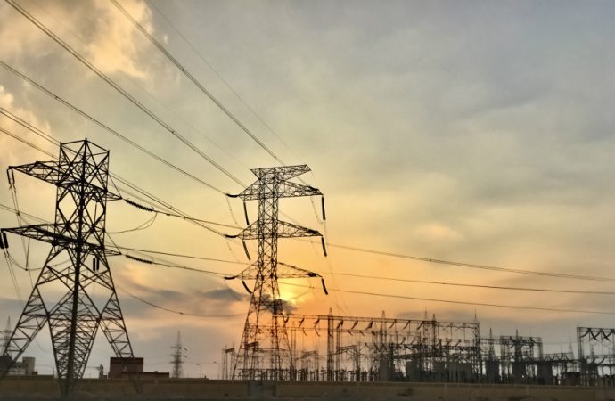 “الكهرباء الوطنية” تنجز كهربة محطة تحويل مدينة الزرقاء الصناعية