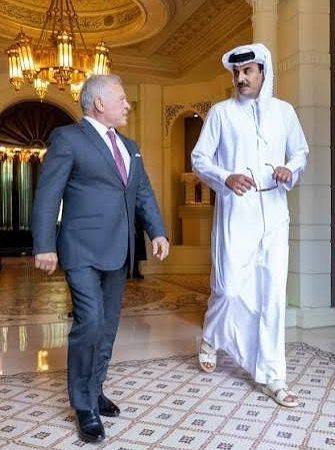 الملك يغادر إلى الدوحة لتقديم العزاء بوفاة الشيخ حمد