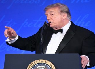 ترامب: توقف الضربات مؤقتا عن إيران لا يعني أننا تراجعنا