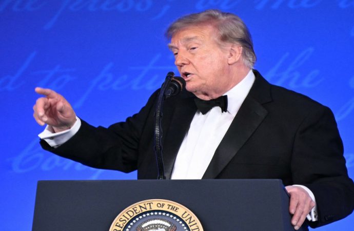 ترامب: توقف الضربات مؤقتا عن إيران لا يعني أننا تراجعنا