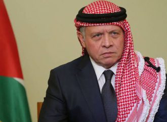 الملك يبعث برقية تعزية إلى أمير دولة قطر بوفاة والده الشيخ حمد بن خليفة آل ثاني
