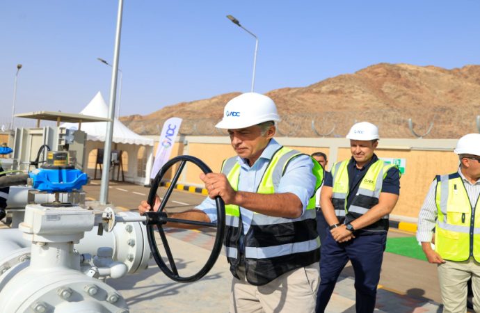 حسان يفتتح محطتي الغاز الطبيعي في القويرة والمجمع الصناعي بالعقبة