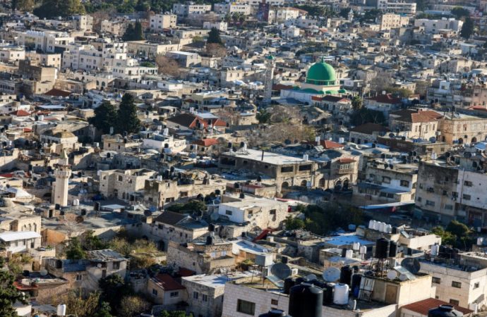 مستوطنون يحرقون مسجدا قيد الإنشاء في قصرة جنوبي نابلس