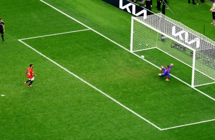 مصر تقصي أستراليا وتتأهل إلى دور الـ16 في كأس العالم