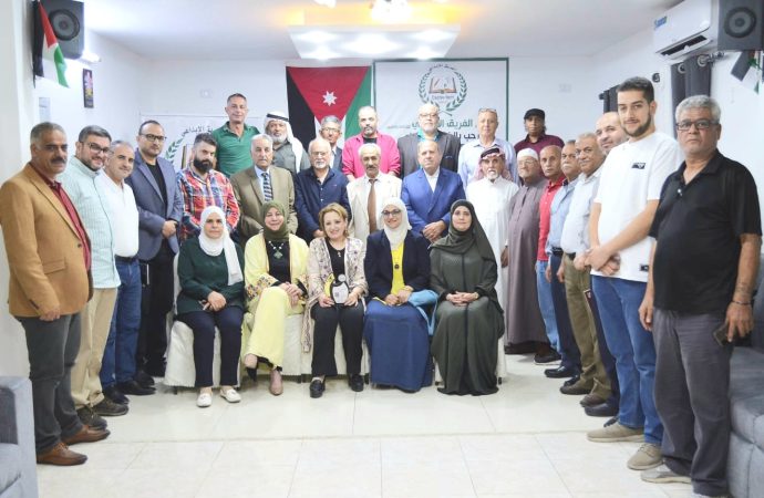 منتدى الفريق الإبداعي، واتّحاد الكتّاب يكرمان المشاركين في فعالية قراءة نقدية في المشروع السردي لسلسلة ظلال – صور