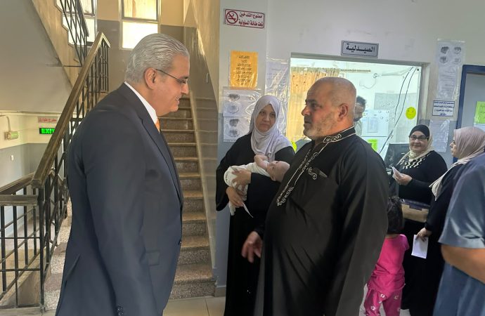 البدور خلال جولة مسائية للمراكز الصحية التي تم تمديد العمل بها 4-10مساءً في الزرقاء: “15,300مراجع و 3,700 وصفة شهرية خلال تموز “