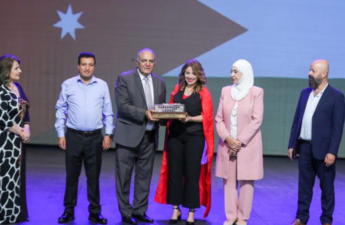 مسرحية” المدعو صدفة” من البحرين تحصد جوائز مهرجان المونودراما المسرحي الرابع