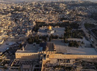 محافظة القدس: فرض المنهاج الإسرائيلي على 45 ألف طالب مقدسي استهداف لهوية الأجيال