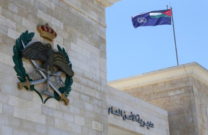 100 دينار سقفا أسبوعيا.. إطلاق خدمة الحوالات المالية الإلكترونية لنزلاء السجون