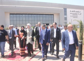 بطاقة شكر وتقدير والامتنان إلى الدكتورة الفاضلة ورود خصاونة