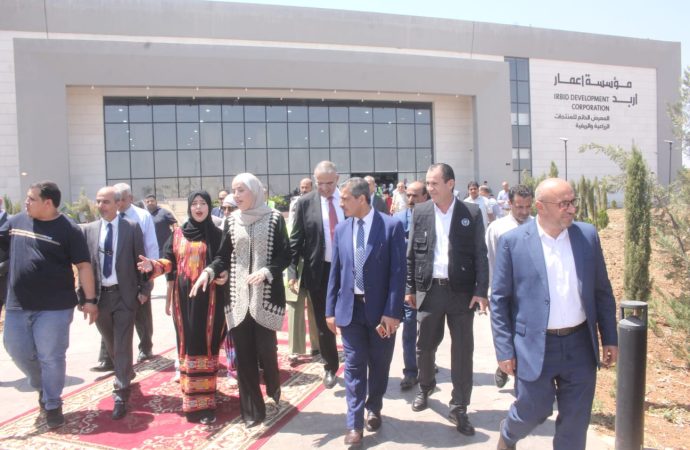 بطاقة شكر وتقدير والامتنان إلى الدكتورة الفاضلة ورود خصاونة