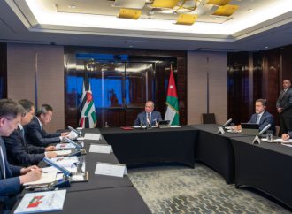 الملك يعرب عن اهتمام الأردن بالتجربة الصينية في تطوير الشركات التابعة للدولة