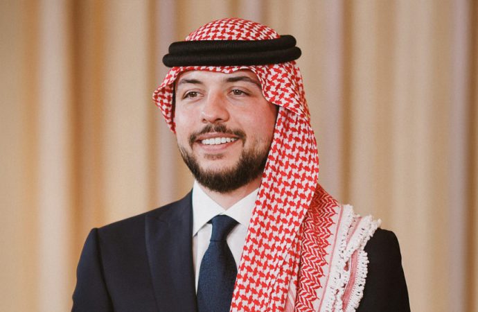 ولي العهد يهنئ لاعبة المنتخب الوطني للتايكواندو فاديا خرفان بالميدالية الذهبية