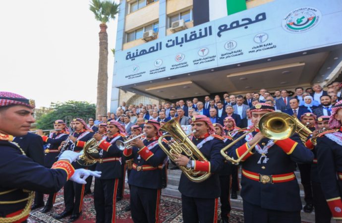 النقابات المهنية تستحدث سارية للعلم الأردني وجدارية توثق رمزية العائلة الهاشمية ومسيرتها