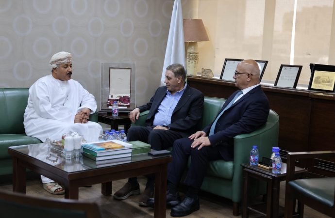 السفير العُماني يطلع على إنجازات “البوتاس العربية” ومشاريعها التوسعية