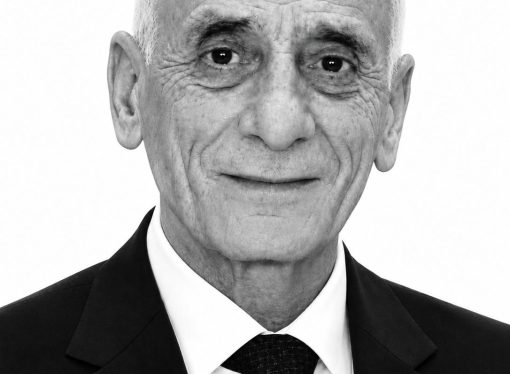 ببالغ الحزن والأسى، انتقل إلى رحمة الله تعالى اليوم الحاج الدكتور مازن روحي الحموري، أحد أبناء القطاع الطبي الذين أفنوا سنوات طويلة من حياتهم في خدمة المرضى والإنسانية.