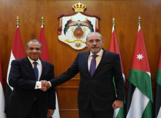 الصفدي ونظيره المصري يشددان على أهمية تنفيذ جميع بنود خطة ترامب بشأن غزة