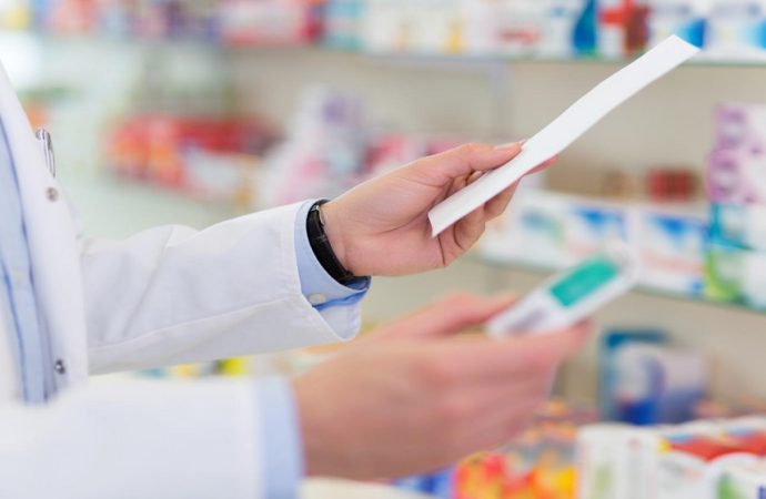 الصيادلة يتفقون على رفض الحوار مع الشركات الخاصة بشأن توصيل الدواء