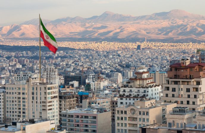 الصفدي: علاقات عربية إيرانية “طيبة” تتطلب وقف تدخل طهران في شؤون الدول العربية